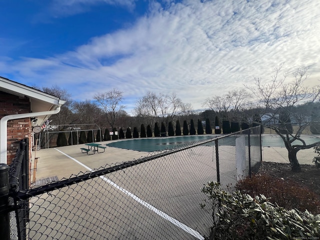 view of swimming pool