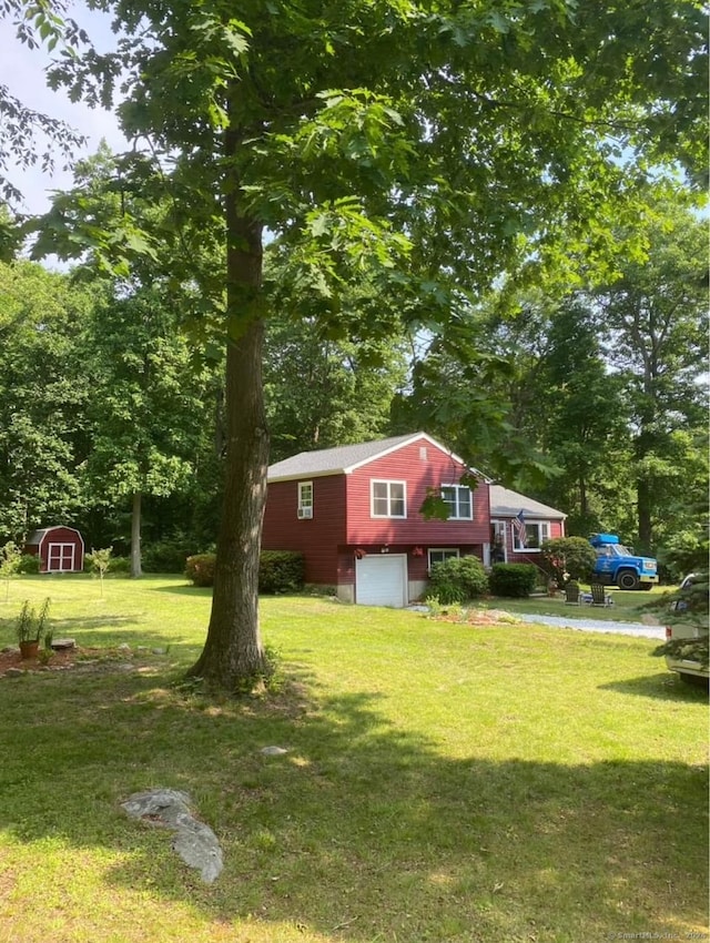 view of yard featuring a shed and a garage