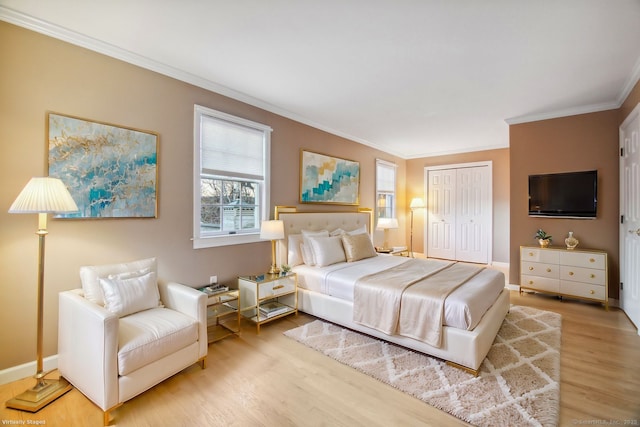 bedroom with crown molding, hardwood / wood-style floors, and a closet