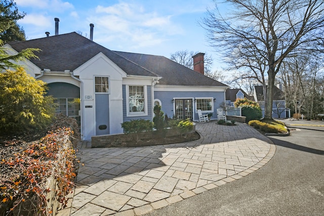 view of front of property featuring a patio area