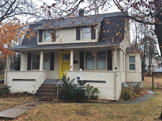 view of front of property featuring a porch and a front lawn