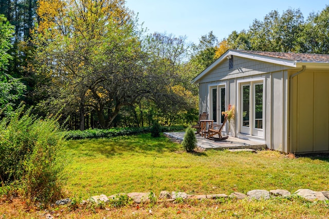 view of yard featuring a patio and an outdoor structure