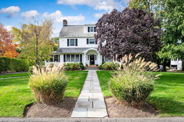 view of front of property with a front lawn