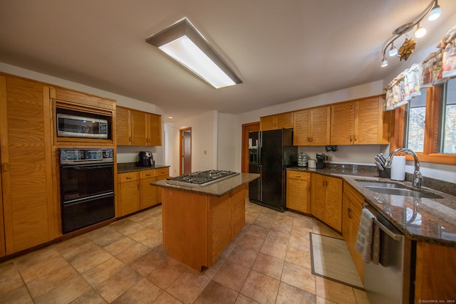 kitchen featuring stainless steel appliances, sink, and a kitchen island