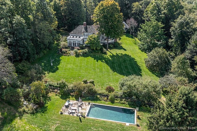 bird's eye view with a wooded view