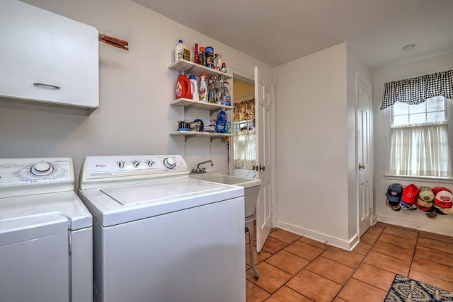 laundry area featuring light tile patterned floors, sink, and independent washer and dryer