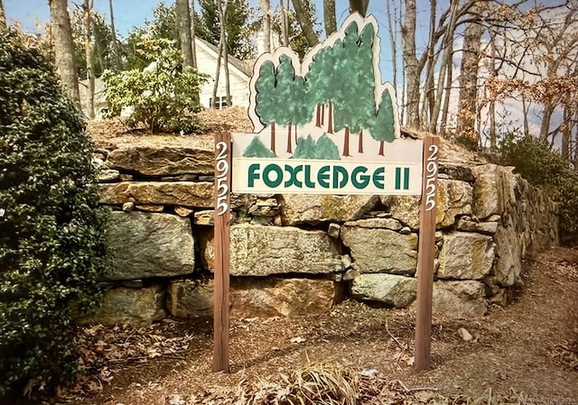 view of community / neighborhood sign