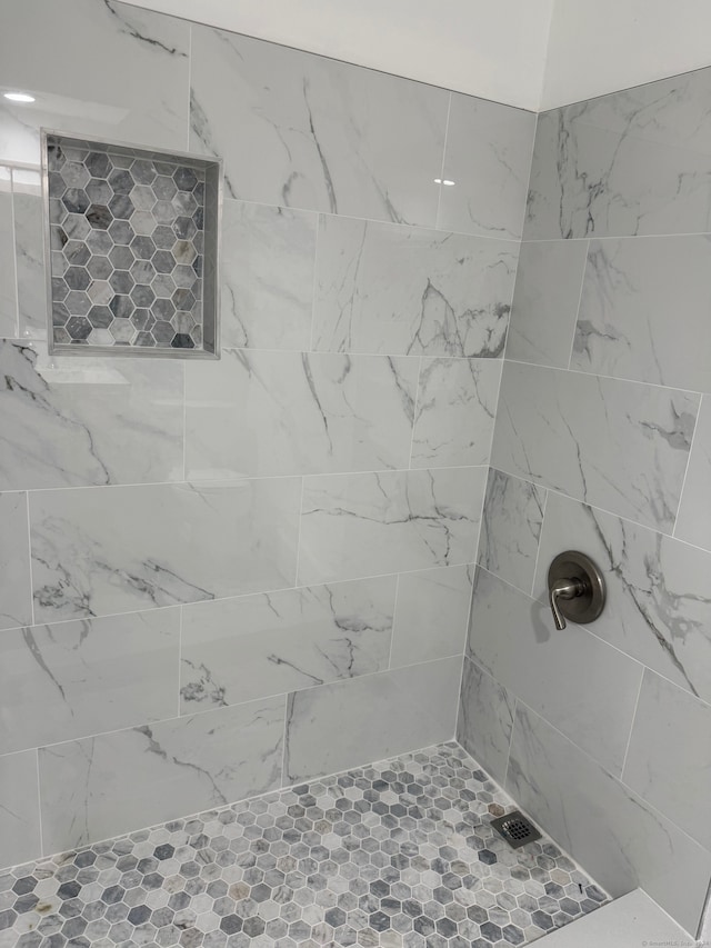 bathroom featuring tiled shower