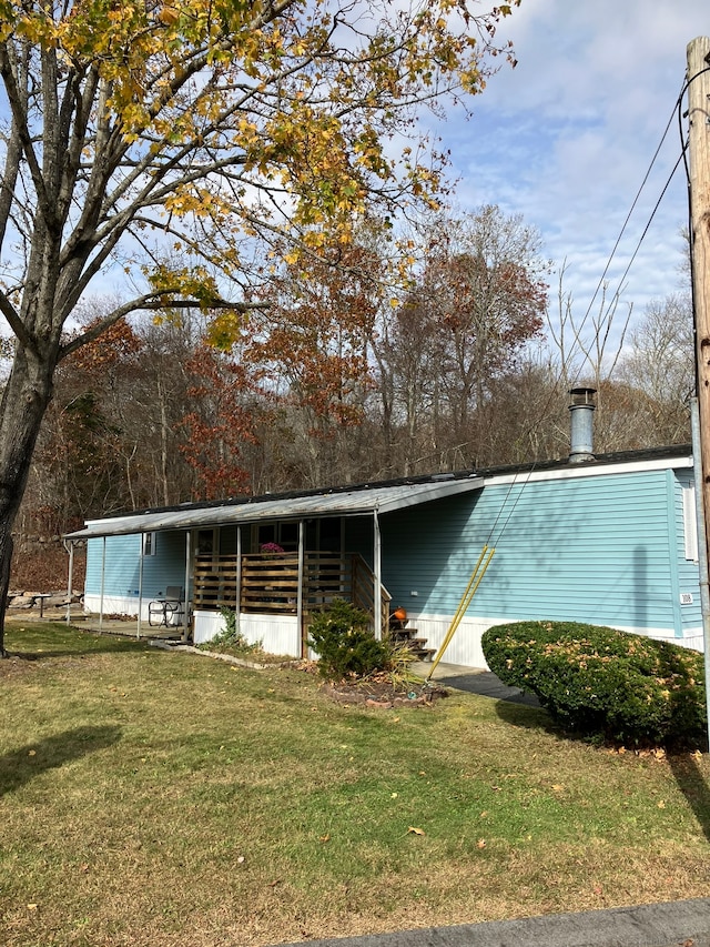 view of front of home with a front lawn