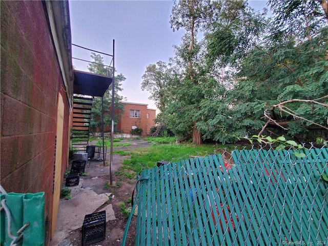 view of yard at dusk