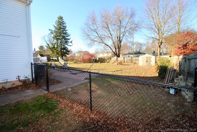 view of yard with a shed