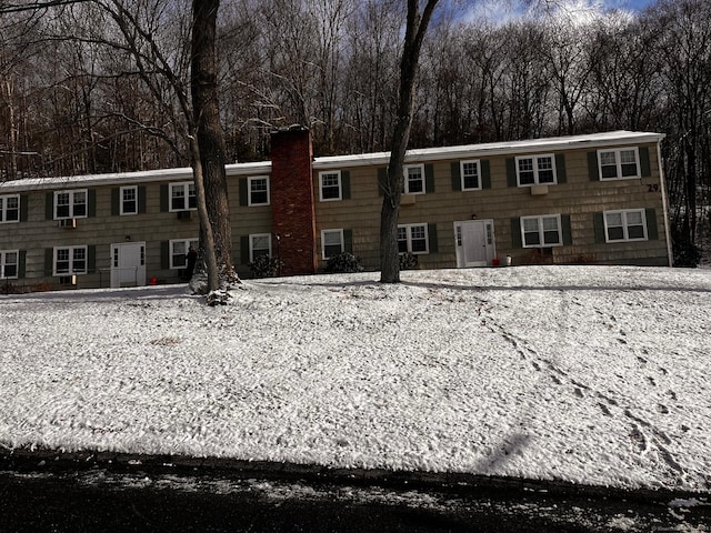 view of front of property