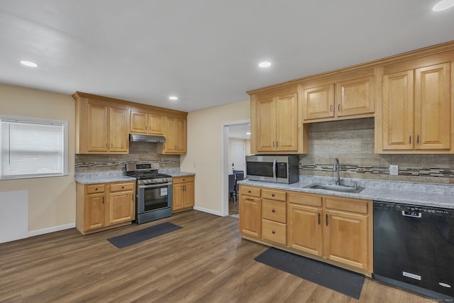 kitchen with decorative backsplash, appliances with stainless steel finishes, sink, and dark hardwood / wood-style floors