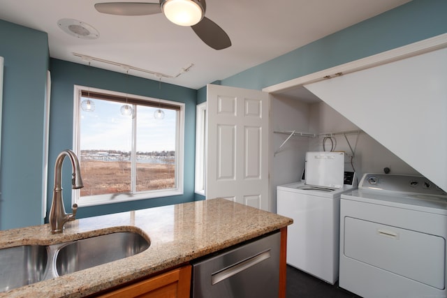 clothes washing area featuring ceiling fan, laundry area, a sink, independent washer and dryer, and track lighting