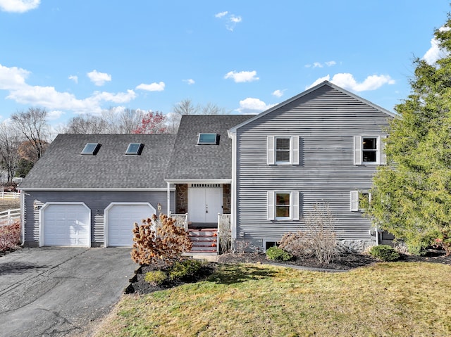 view of front of property featuring a front yard