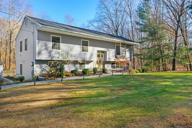 split foyer home with a front yard