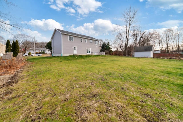 view of yard featuring a storage shed