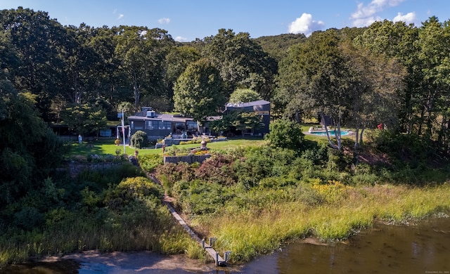 bird's eye view with a water view