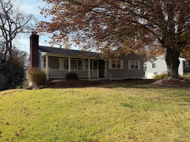 view of front of house featuring a front lawn and covered porch