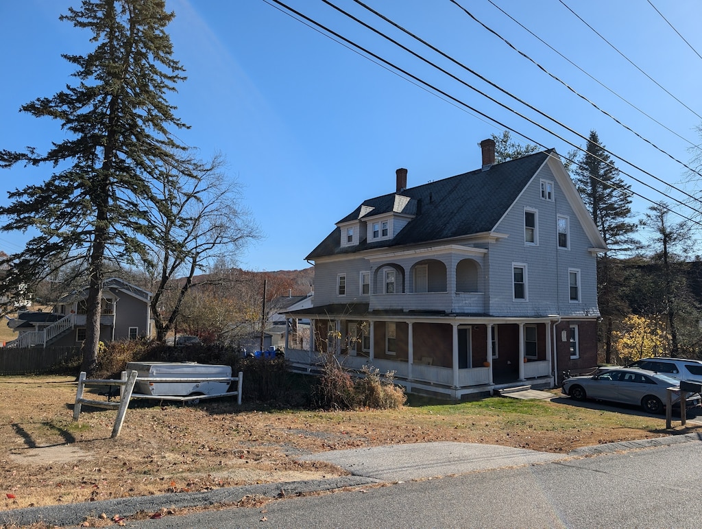 view of front of property featuring a sunroom