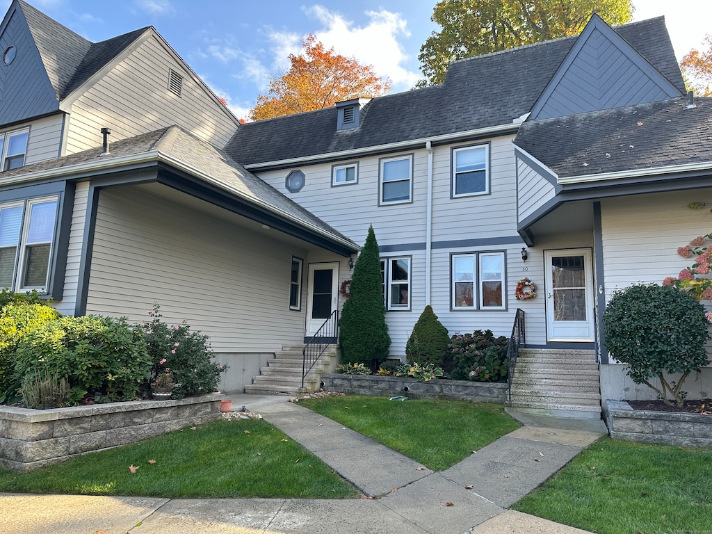 view of front of home with a front lawn