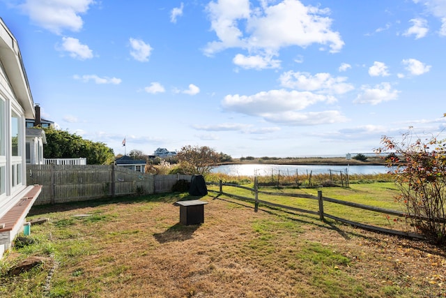 view of yard featuring a water view