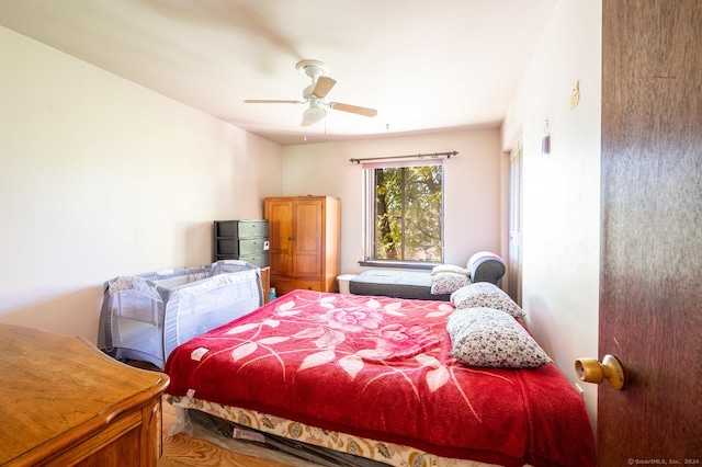 bedroom with ceiling fan