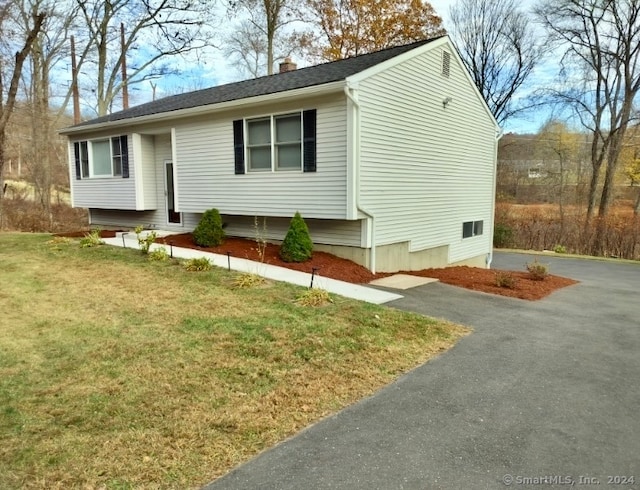 view of front of property with a front lawn