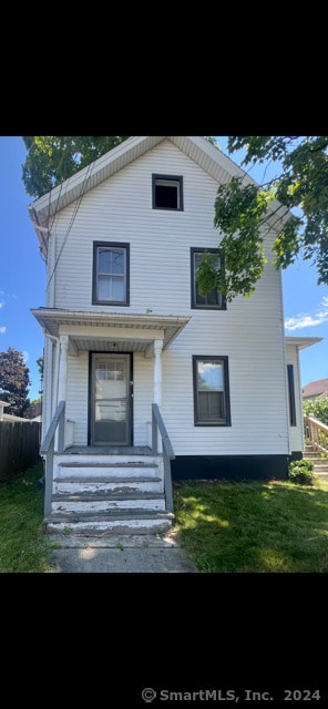 view of front of home featuring a porch and a front lawn