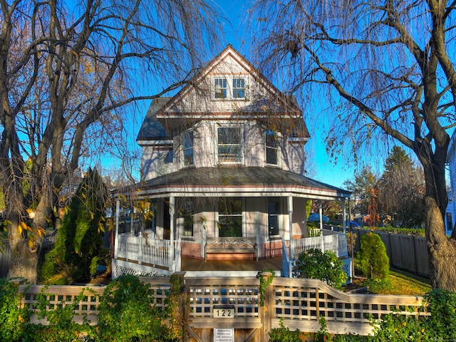 view of front of house featuring covered porch