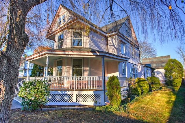 view of front facade featuring a porch