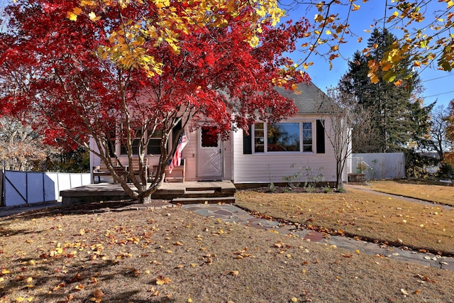 view of front of property