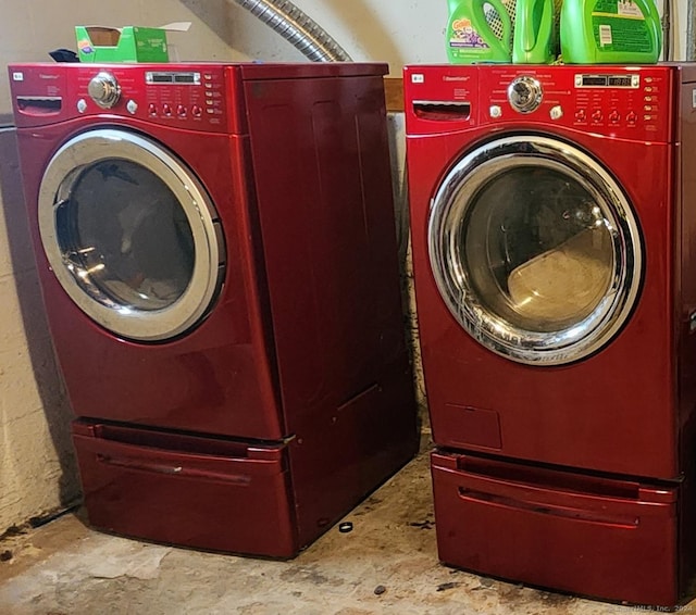 laundry area with washing machine and clothes dryer