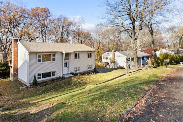 bi-level home featuring a front yard