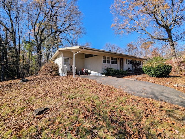 view of front of property featuring a carport