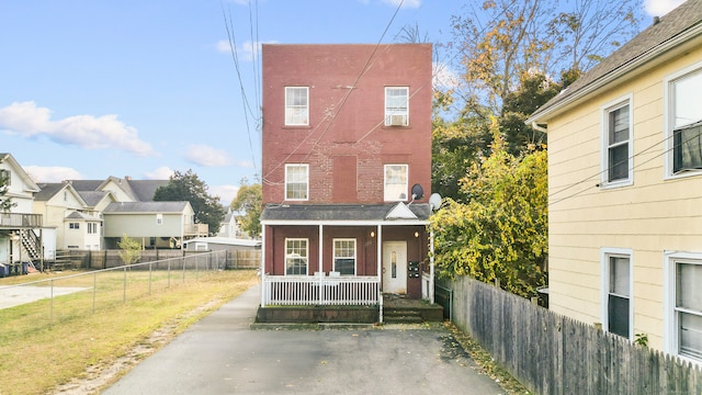 view of front of house featuring covered porch