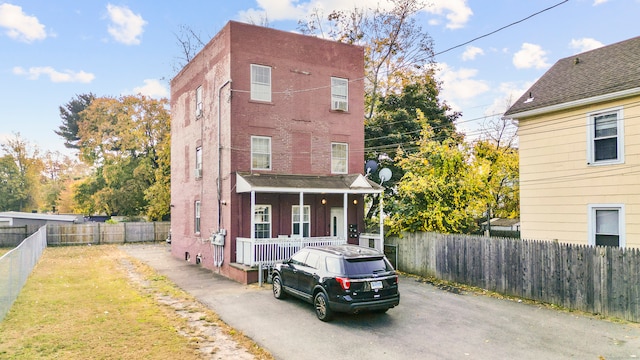 view of front facade with covered porch