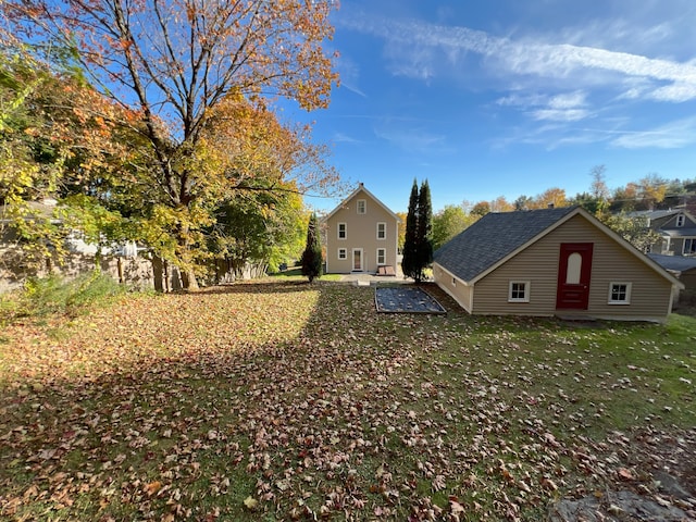 view of yard featuring a patio