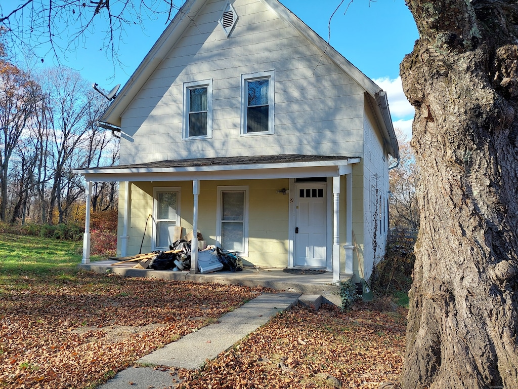 view of front of property featuring covered porch