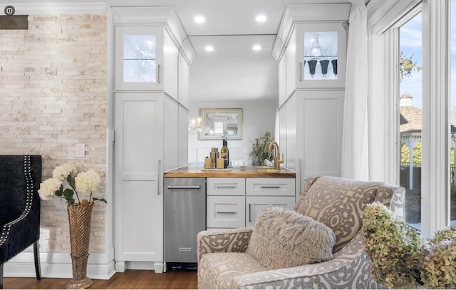 sitting room with dark wood-type flooring, recessed lighting, crown molding, and a healthy amount of sunlight