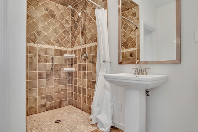 bathroom with curtained shower