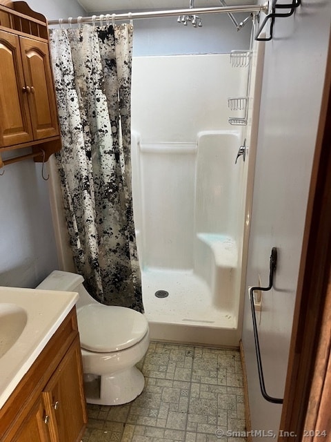 bathroom featuring vanity, toilet, and a shower with curtain