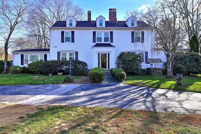 colonial home with a front yard