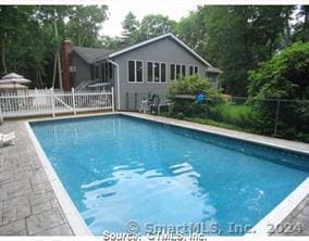 view of swimming pool