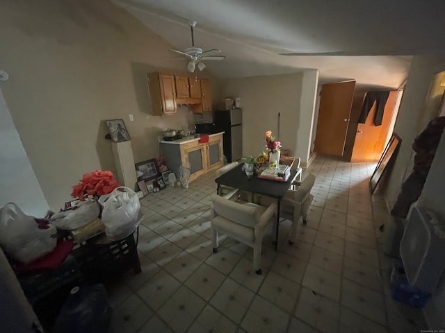 dining room with ceiling fan