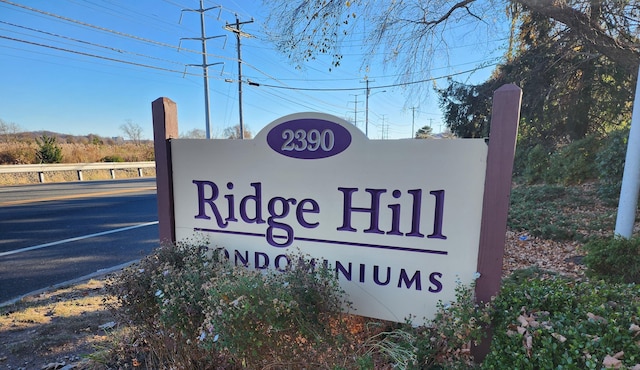 view of community / neighborhood sign