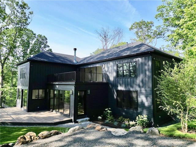 view of front of home featuring a deck