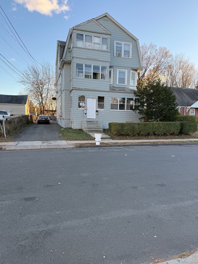 view of front property