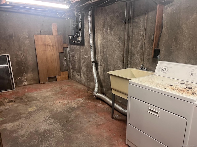 basement with sink and washer / dryer