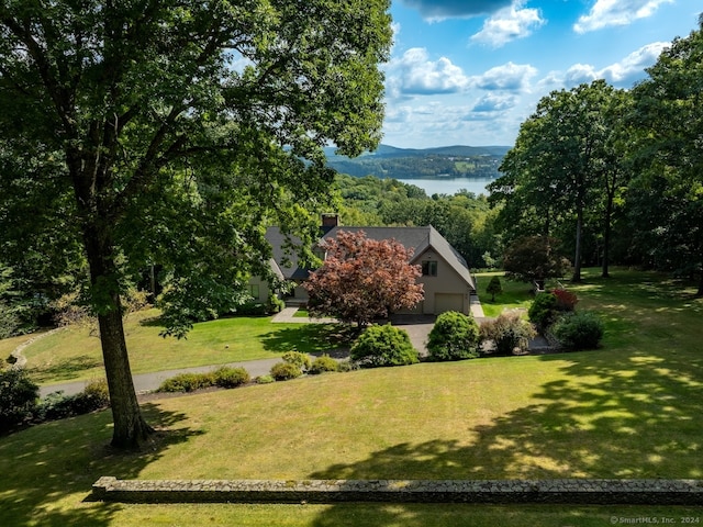 view of yard featuring a garage and a water view